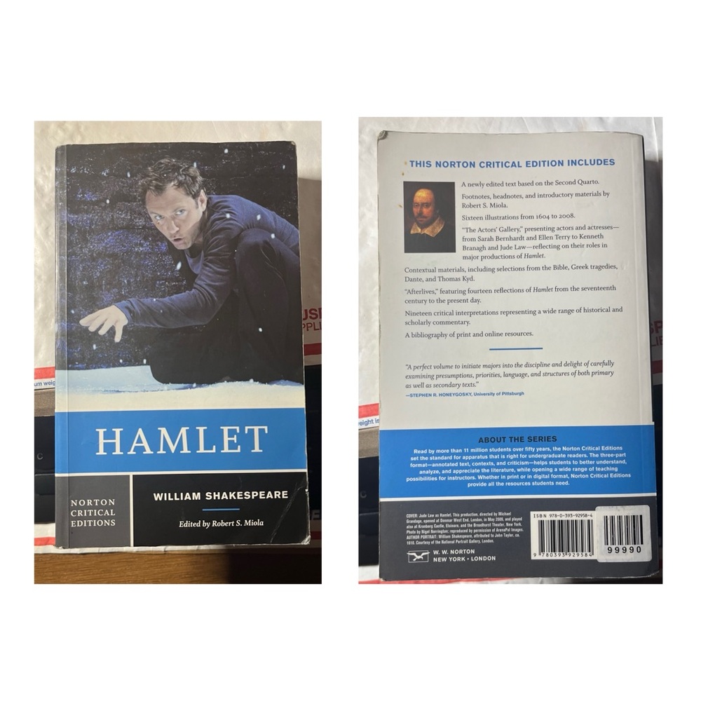 Hamlet by William Shakespeare. Edited by Robert S, Miola